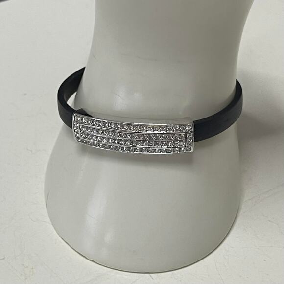 Bracelet black with silver tone and rhinestone slide signed costume jewelry - Picture 3 of 14